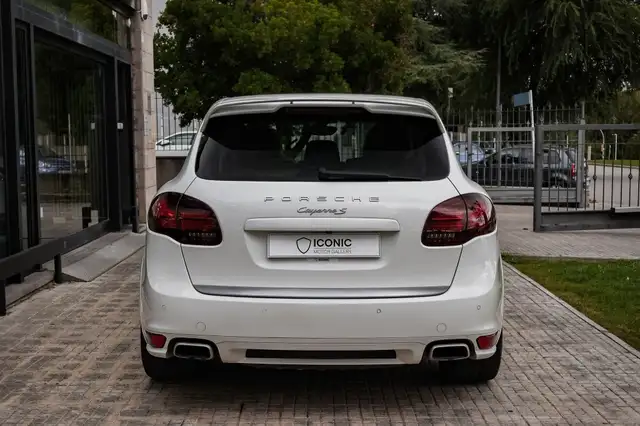 Porsche Cayenne view 7