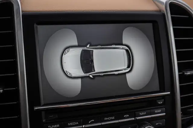 Porsche Cayenne view 15