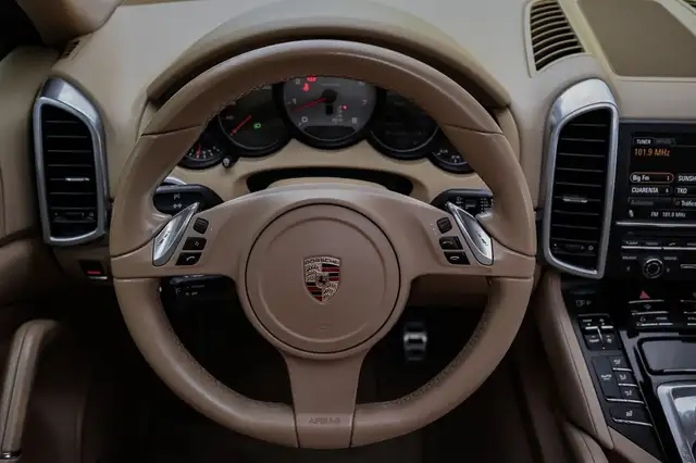 Porsche Cayenne view 12