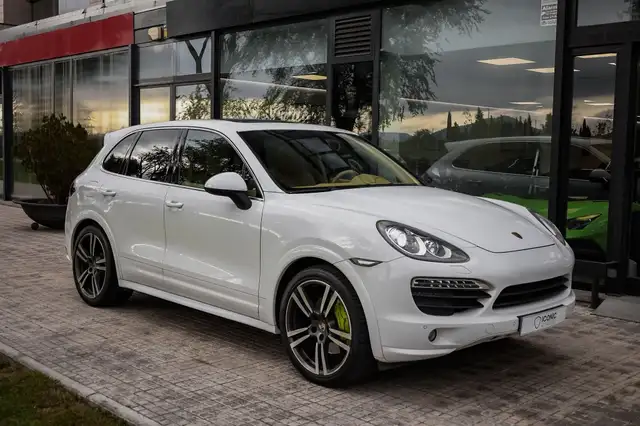 Porsche Cayenne view 4