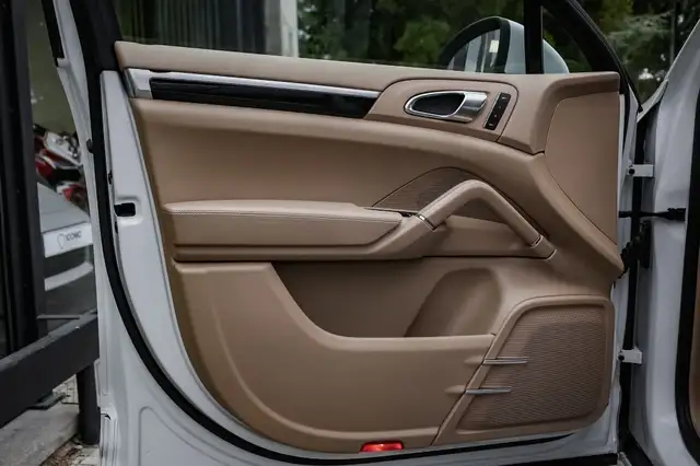 Porsche Cayenne view 16