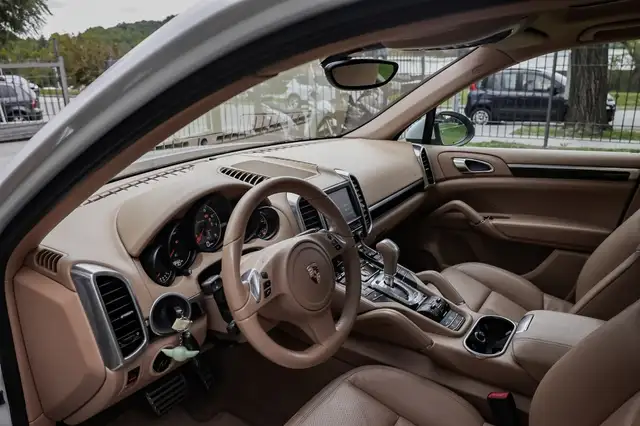 Porsche Cayenne view 10