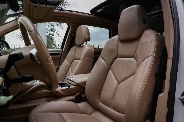 Porsche Cayenne view 11