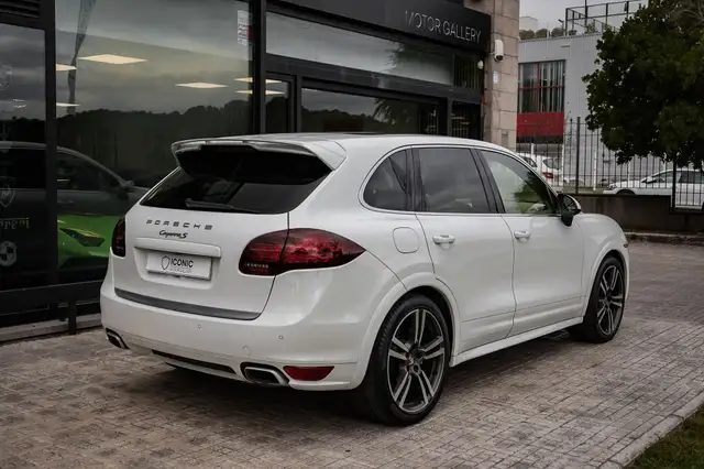 Porsche Cayenne view 6