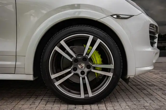 Porsche Cayenne view 5