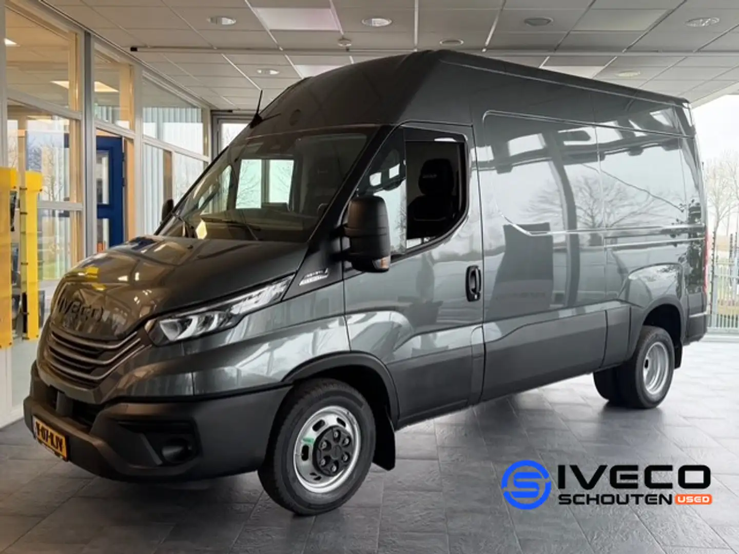 Iveco Daily 40C21V A8 Luchtvering - Automaat - L2H2 - 207PK - Gris - 1