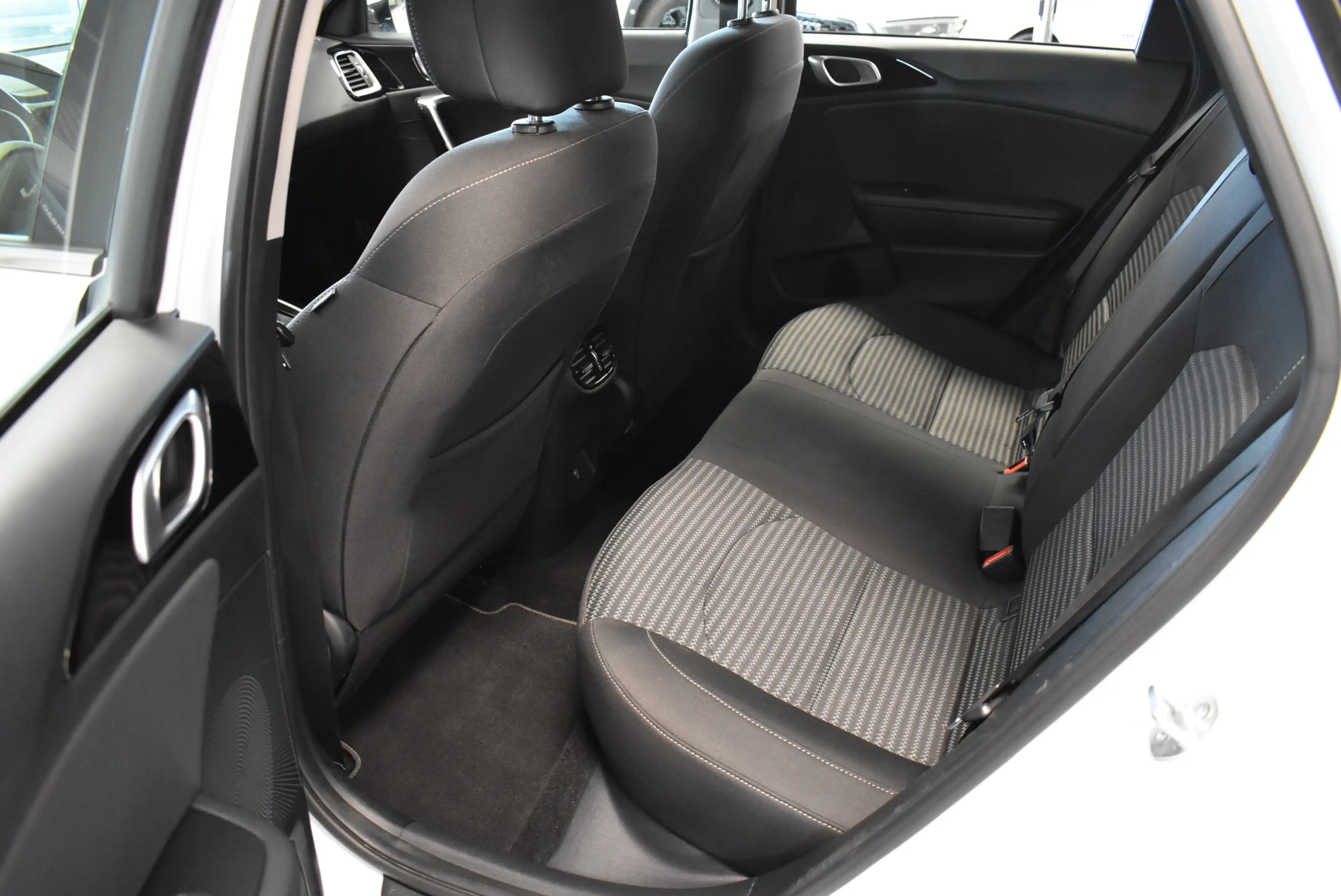 Kia Ceed SW / cee'd SW 1.5 T-GDI Aut Navi LED Kamera — photo 14