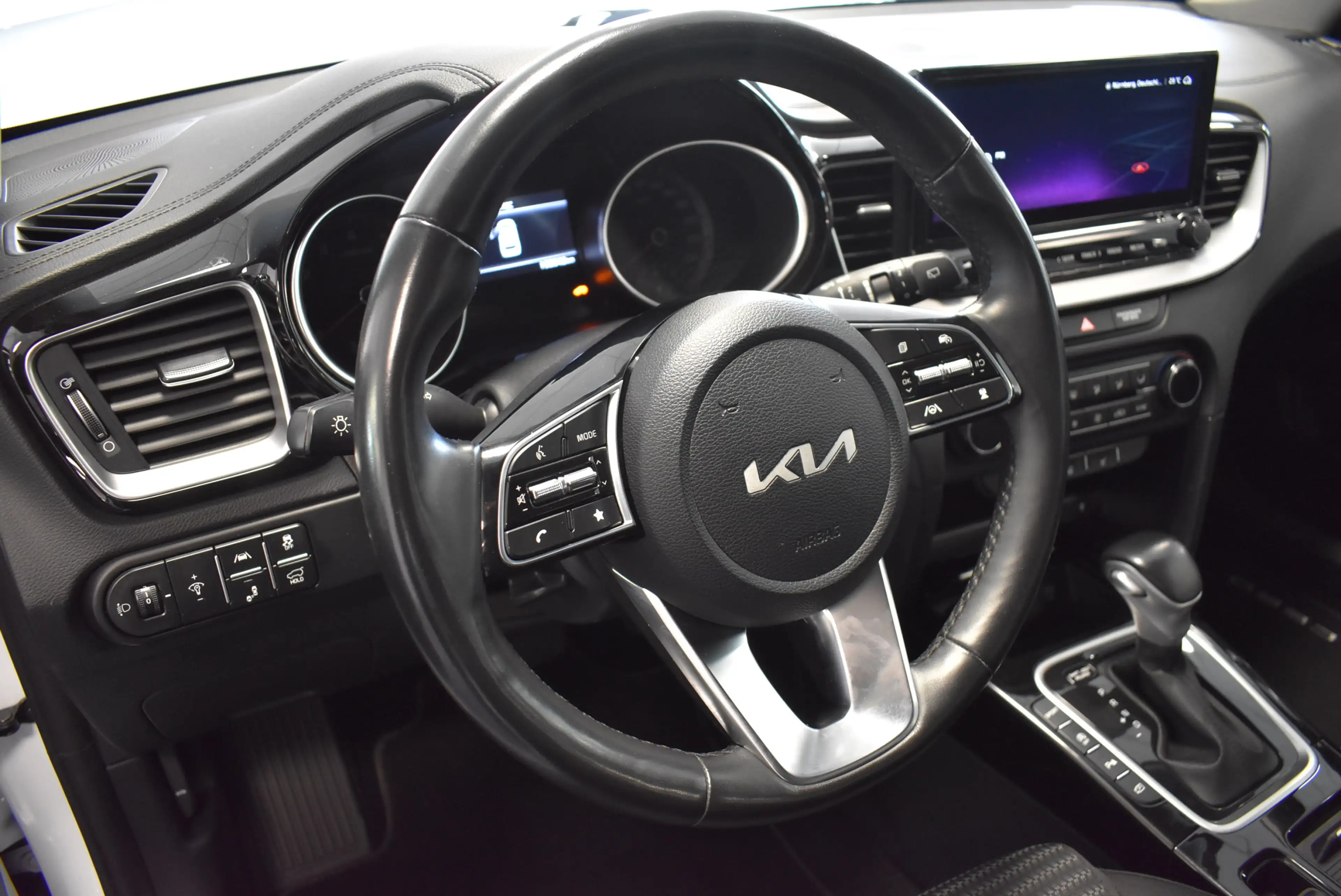 Kia Ceed SW / cee'd SW 1.5 T-GDI Aut Navi LED Kamera — photo 9
