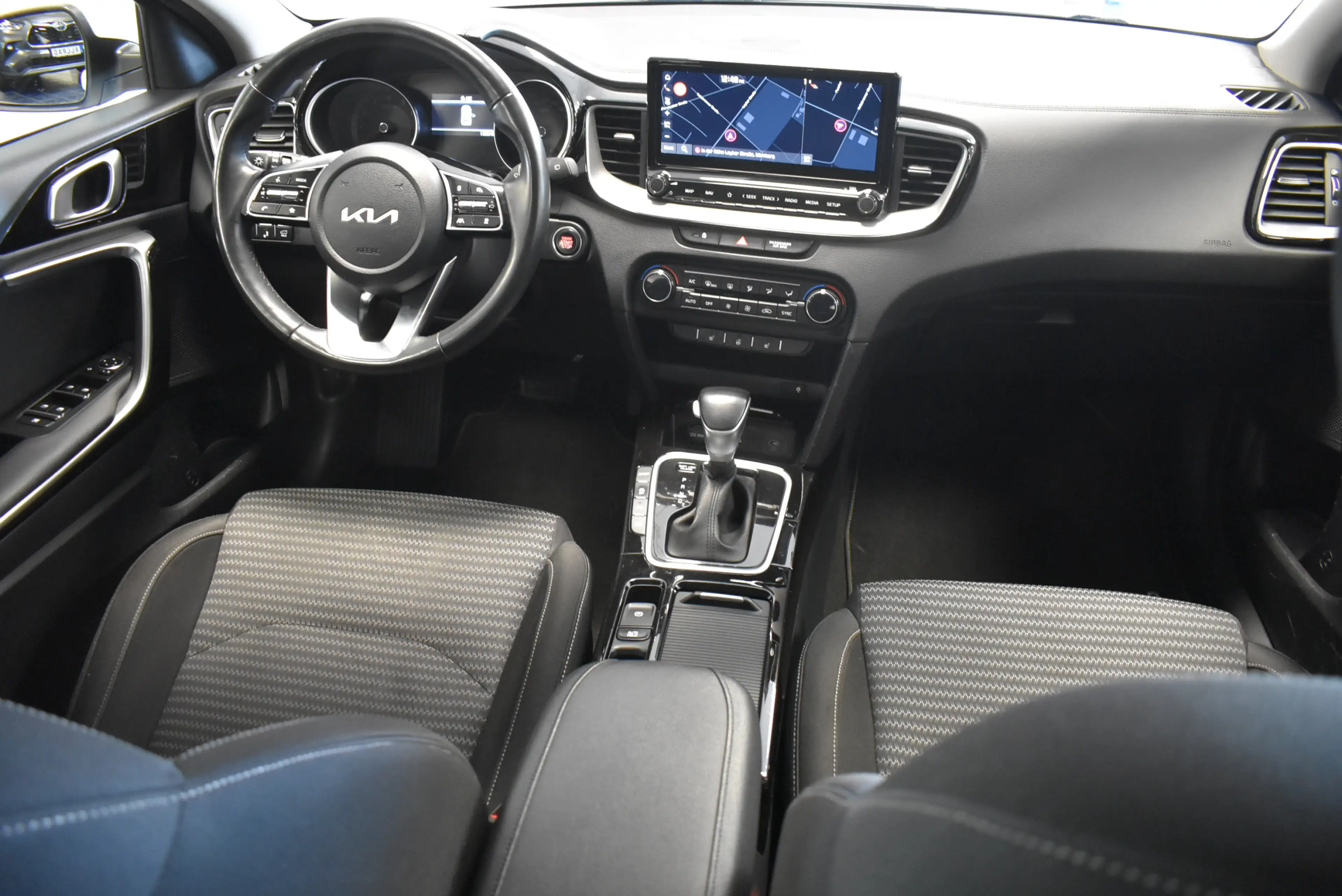 Kia Ceed SW / cee'd SW 1.5 T-GDI Aut Navi LED Kamera — photo 2