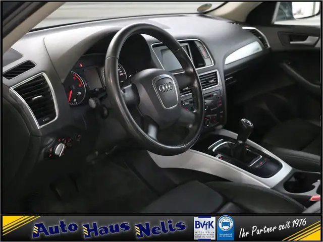 Audi Q5 view 9