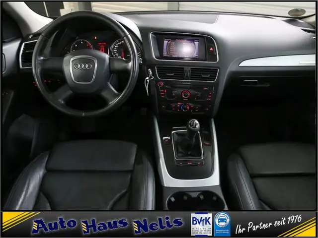 Audi Q5 view 12