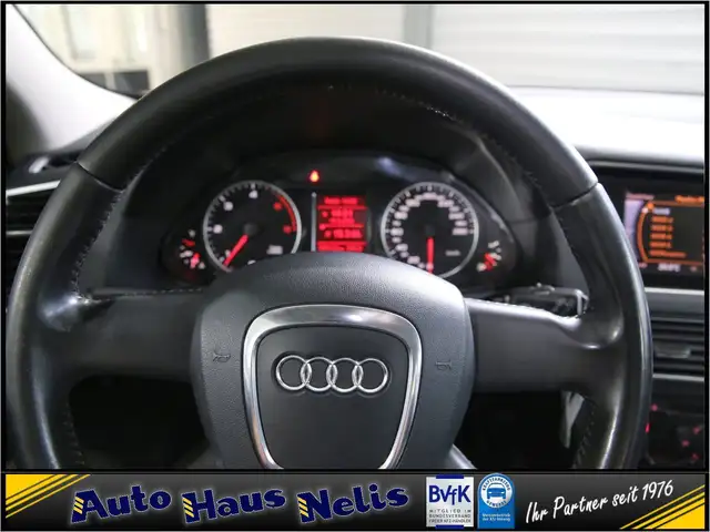 Audi Q5 view 10