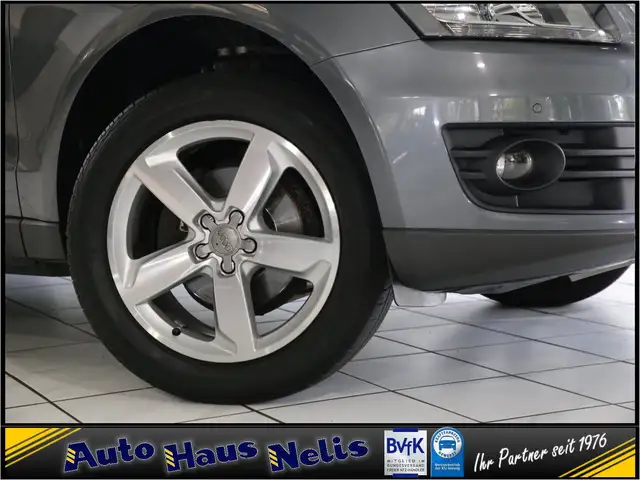 Audi Q5 view 2