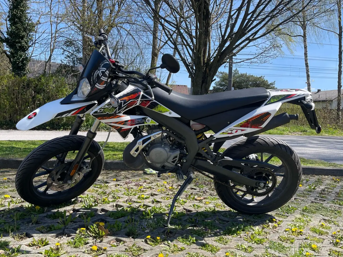 Gilera SMT 50 Bílá - 1