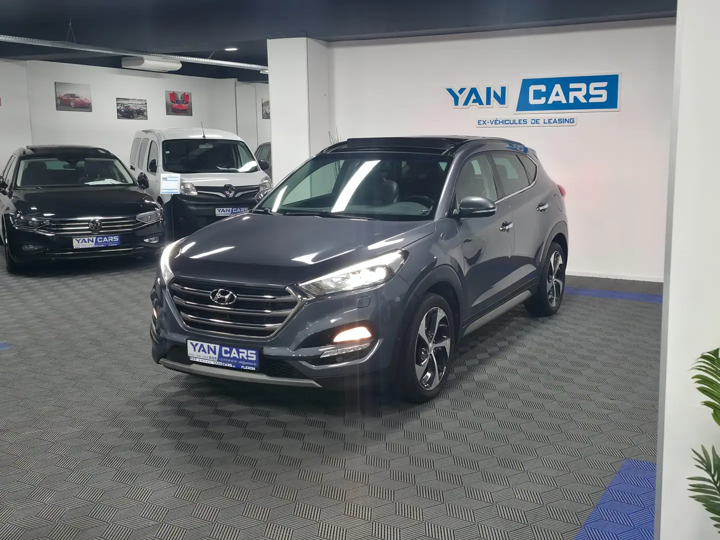 Hyundai TUCSON Tucson 1.7 CRDi * FULL OPTIONS * PREMIUM PACK * Gris - 2