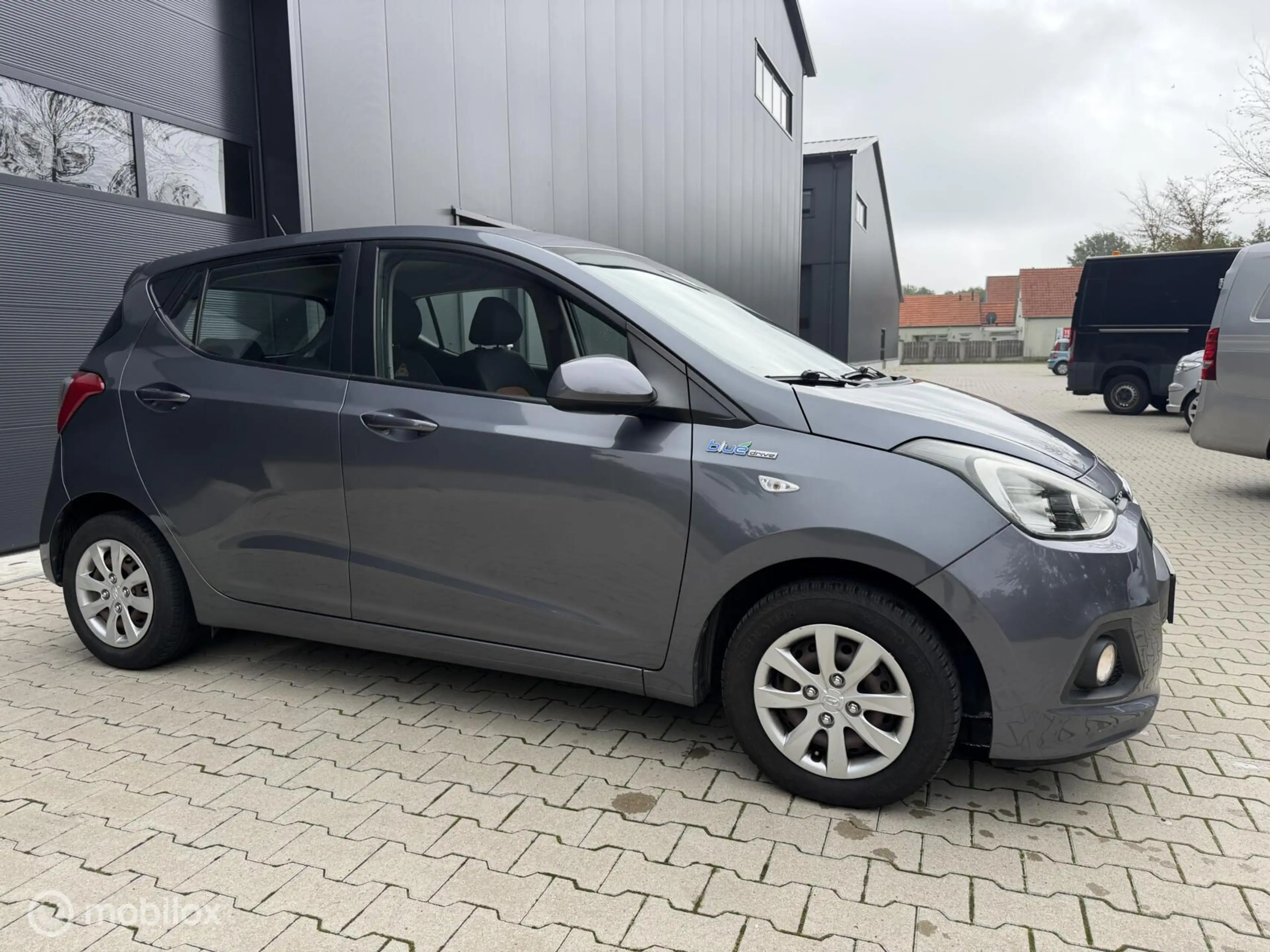 Hyundai i10 1.0i i-Motion Comfort NW APK 1e EIG NW Koppel — photo 3