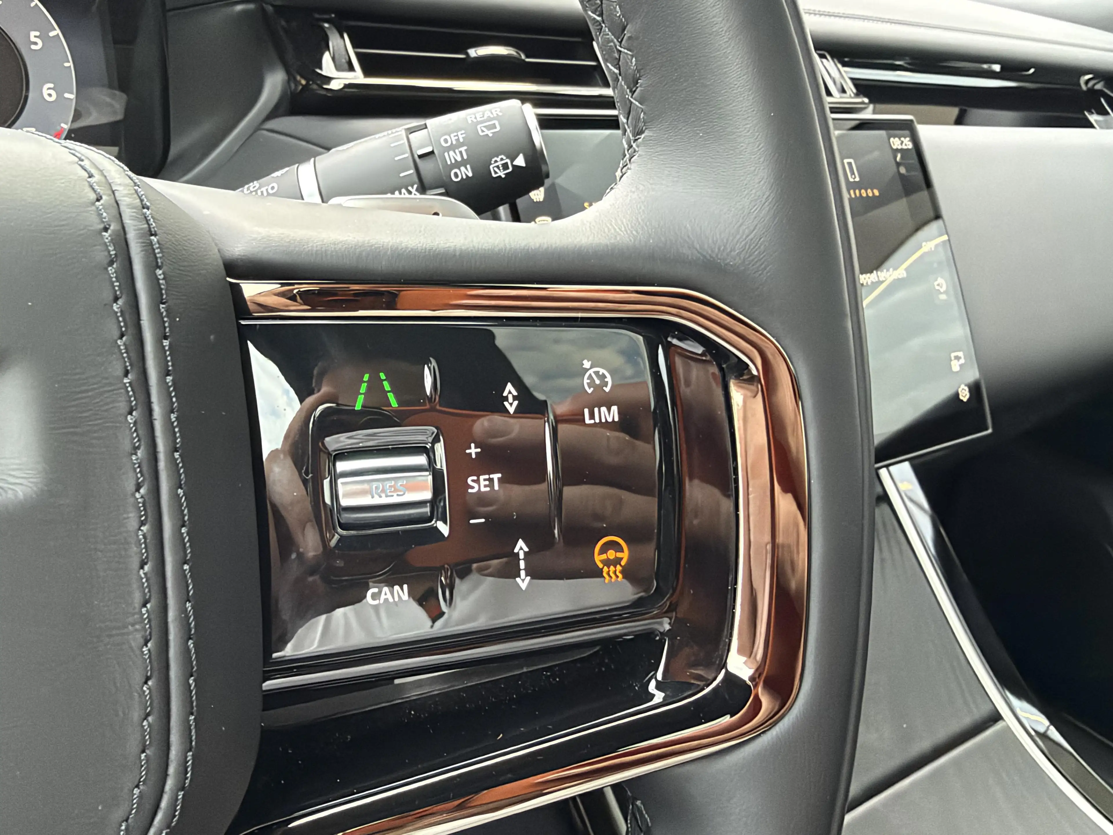 Land Rover Range Rover Velar P400e Dynamic SE — photo 13