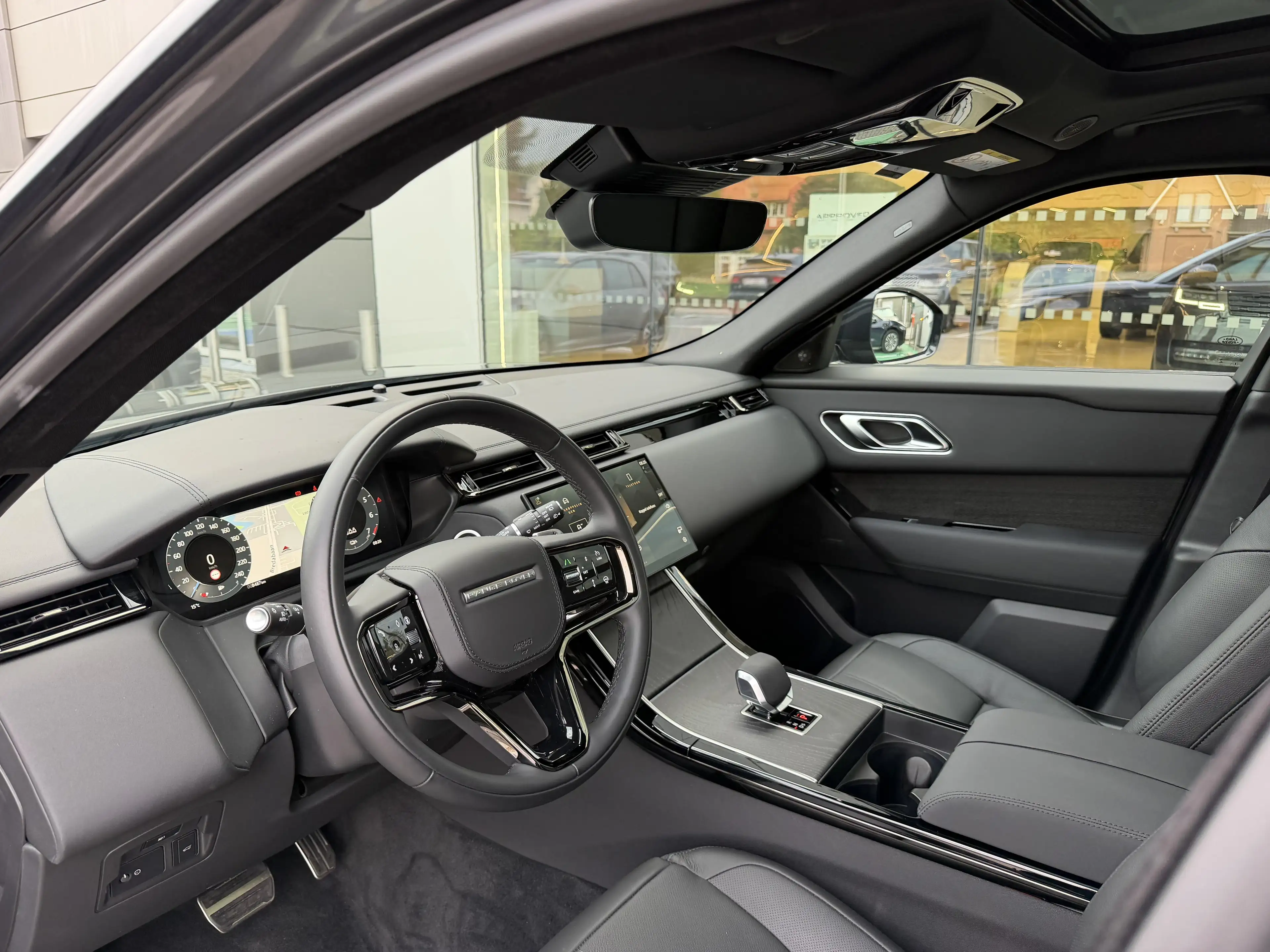 Land Rover Range Rover Velar P400e Dynamic SE — photo 9