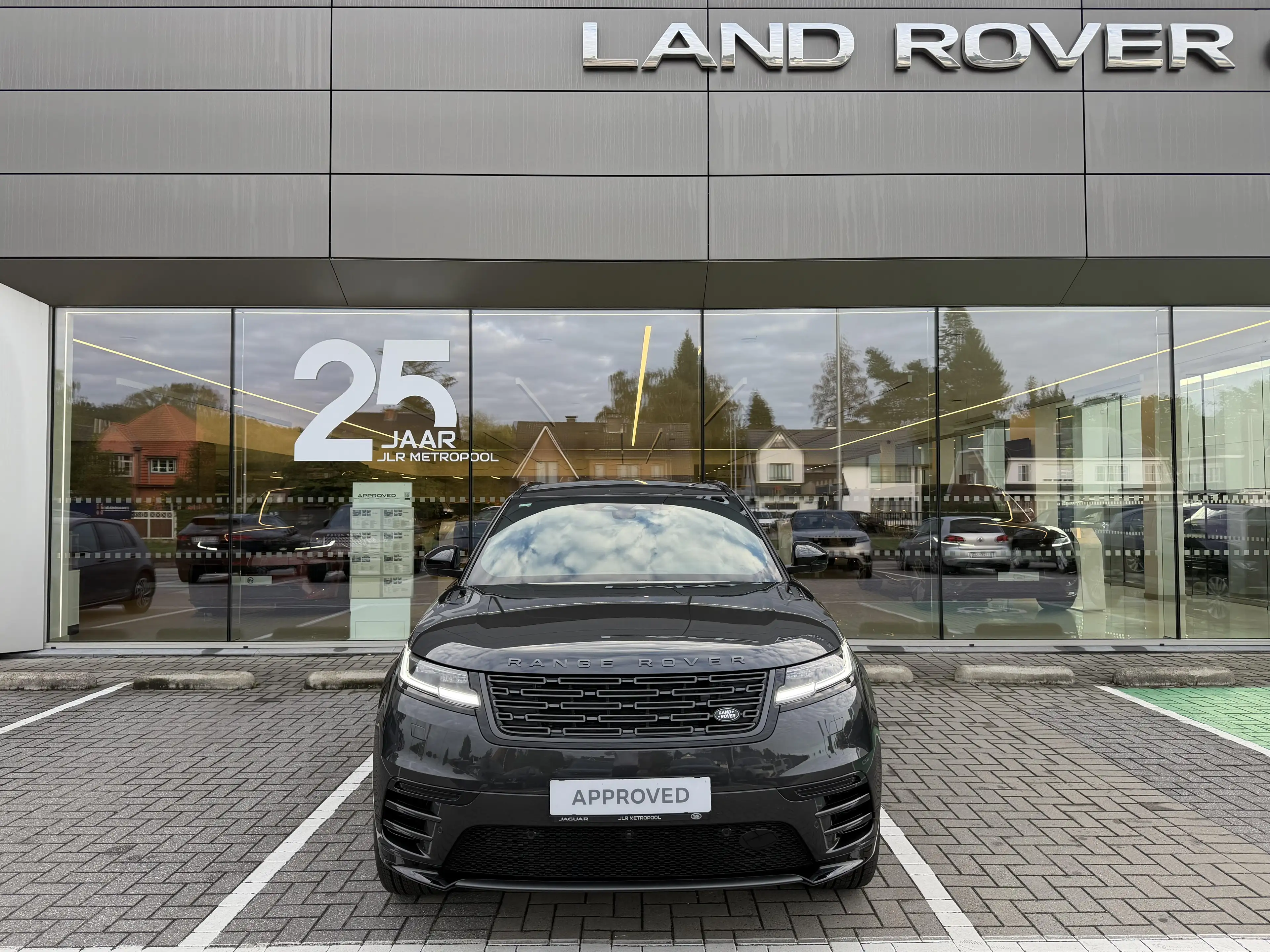 Land Rover Range Rover Velar P400e Dynamic SE — photo 2
