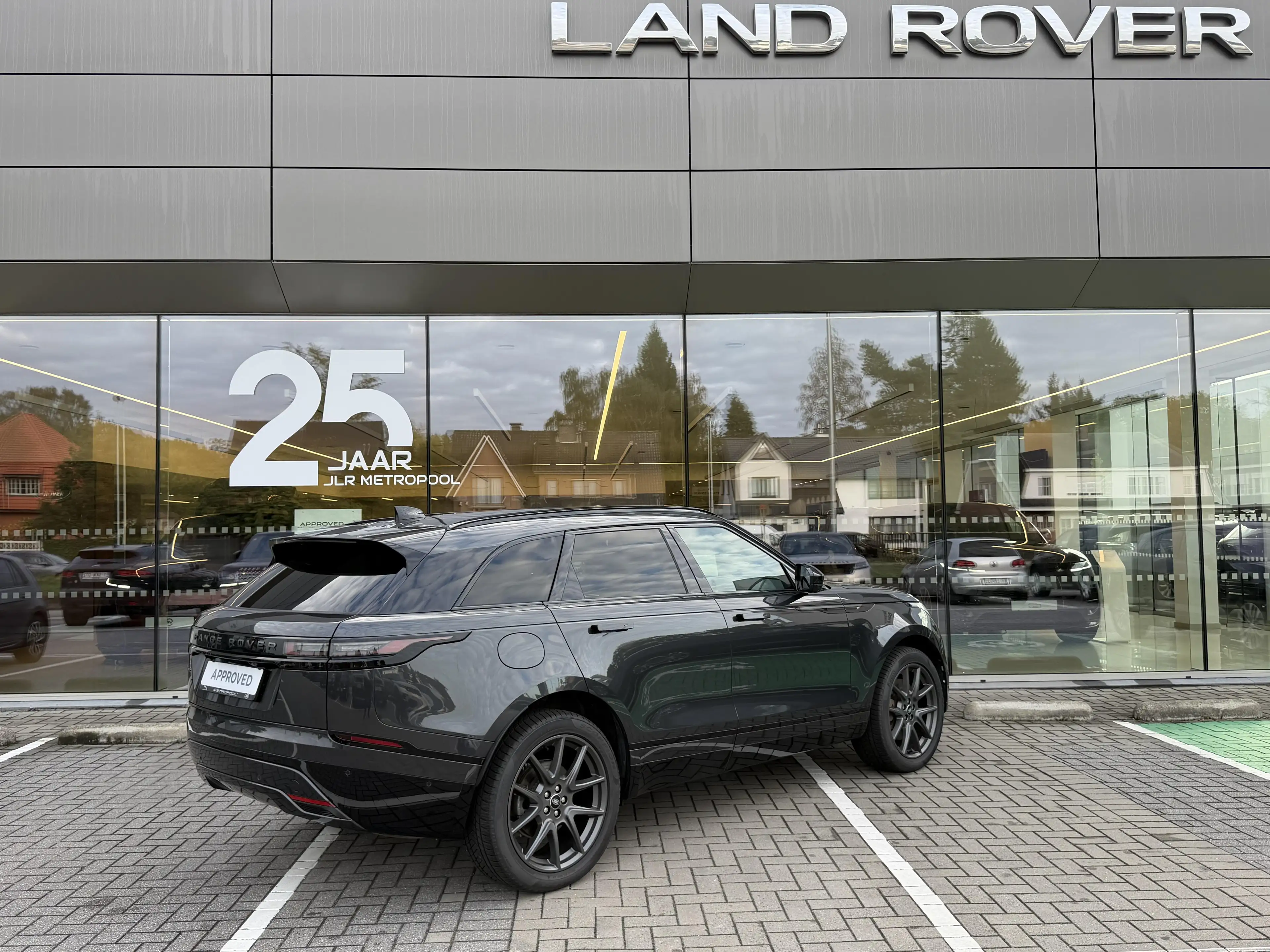 Land Rover Range Rover Velar P400e Dynamic SE — photo 4