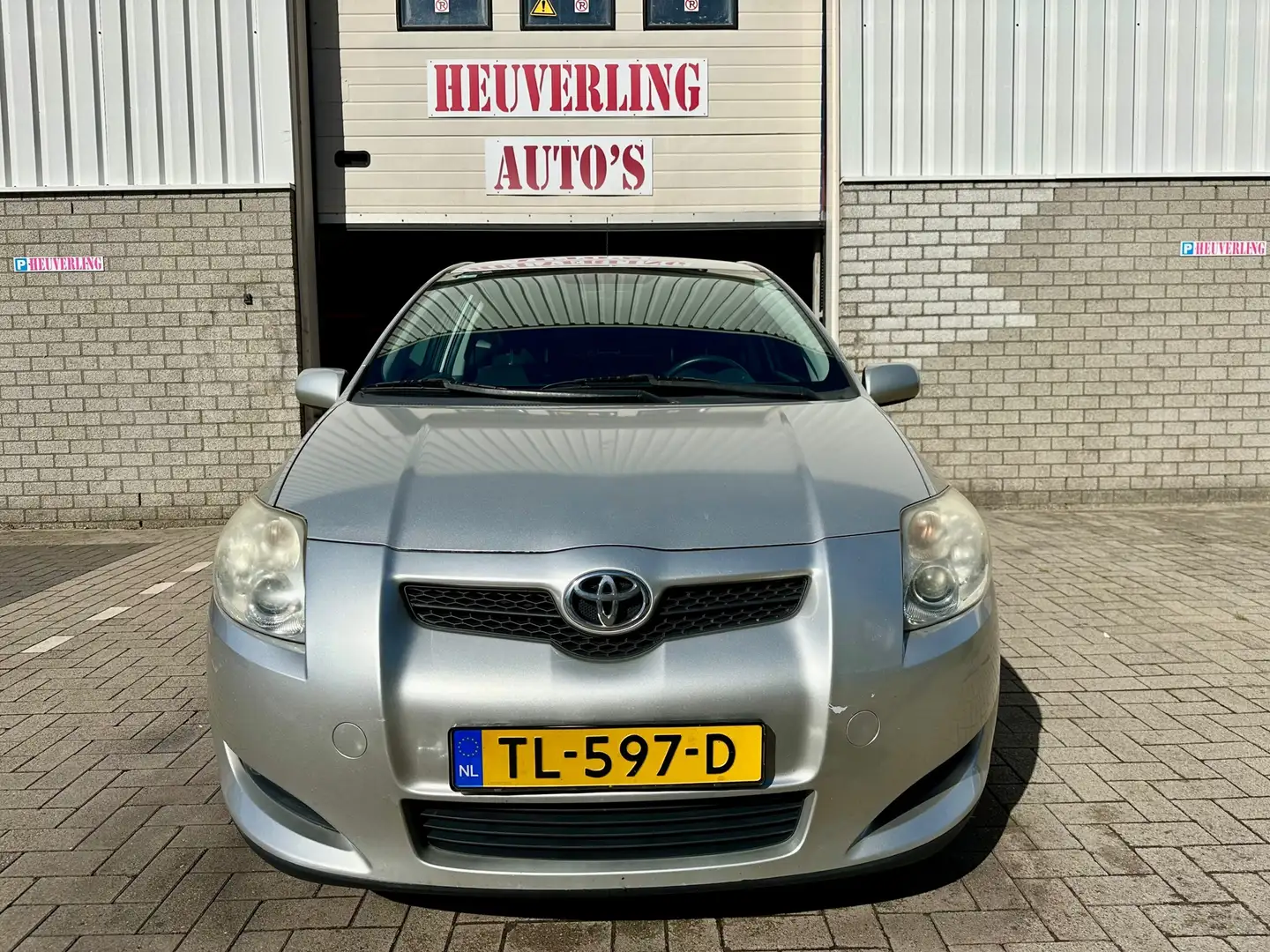Toyota Auris 1.4-16V Terra | Airco | APK | Elektrische pakket Grijs - 2