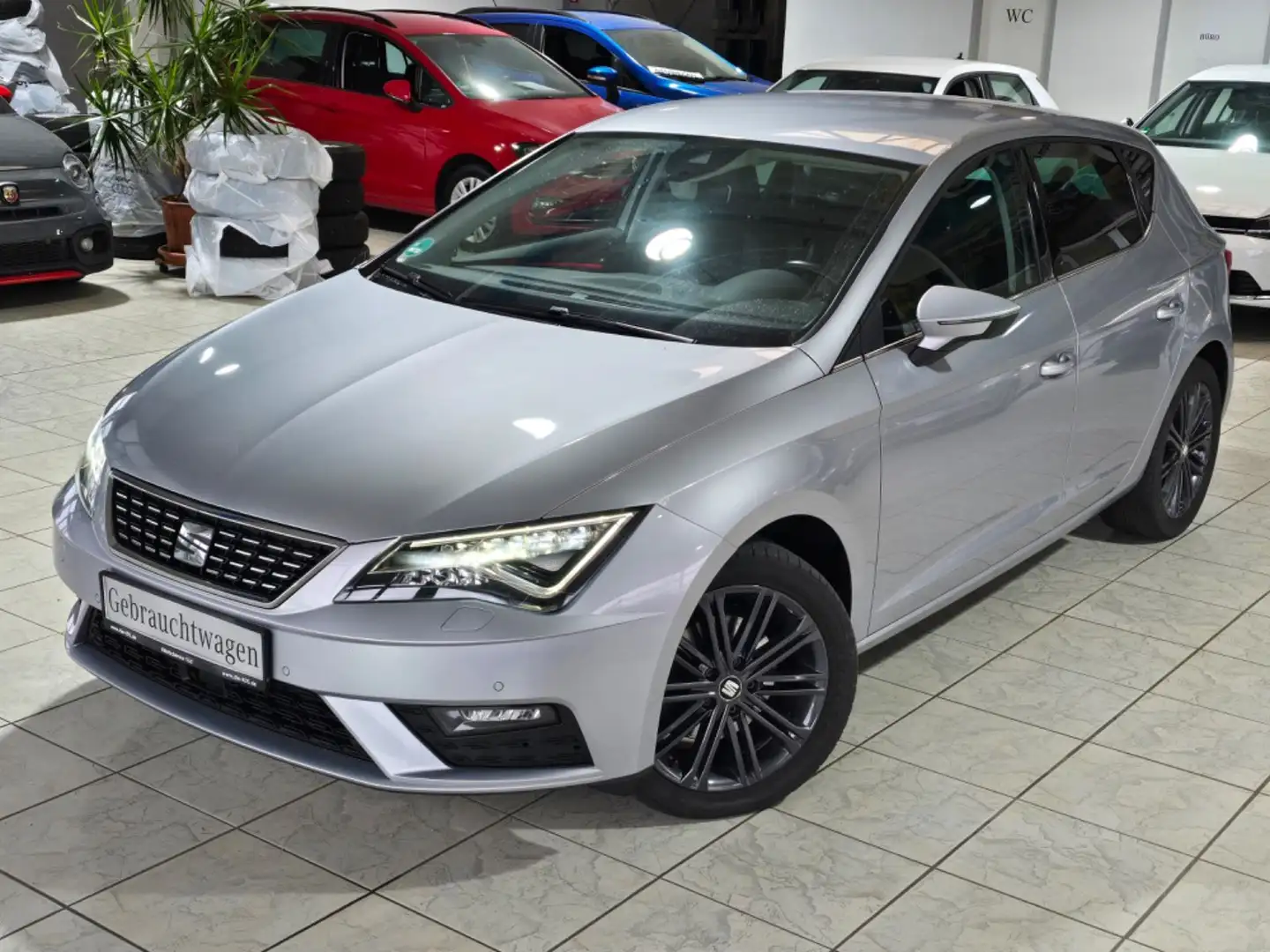 SEAT Leon 2.0 TDI DSG Xcellence ACC SHZ 17 iLED NAVI Silber - 1