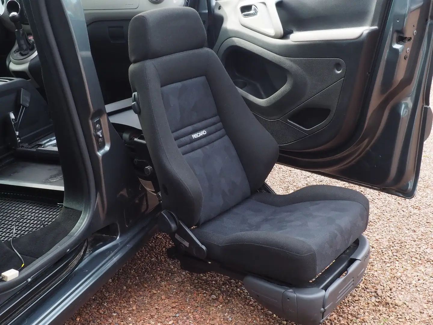 Peugeot Partner Style Schwenkhubsitz elektrisch Gris - 1