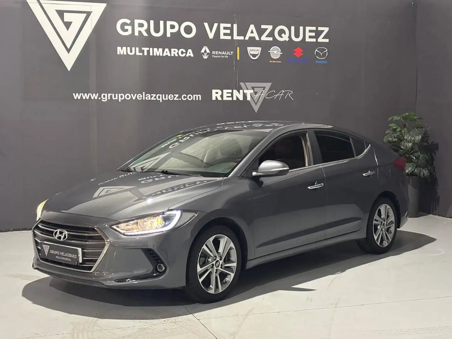 Hyundai ELANTRA 1.6MPI Klass 128 Gris - 2