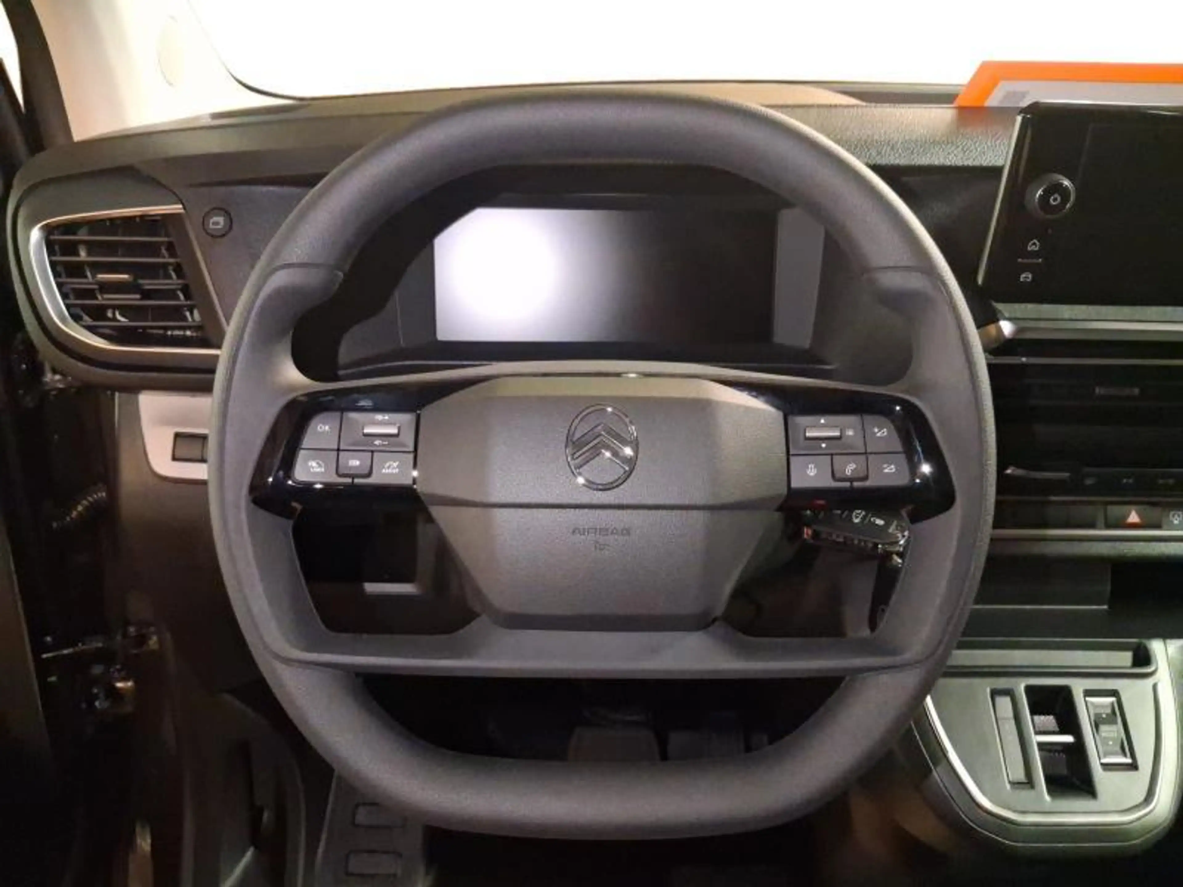 Citroen Spacetourer Plus — photo 4