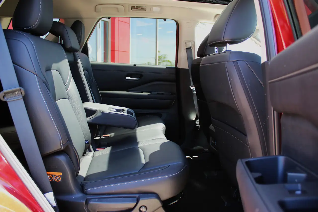 Nissan Pathfinder снимка Nissan Pathfinder