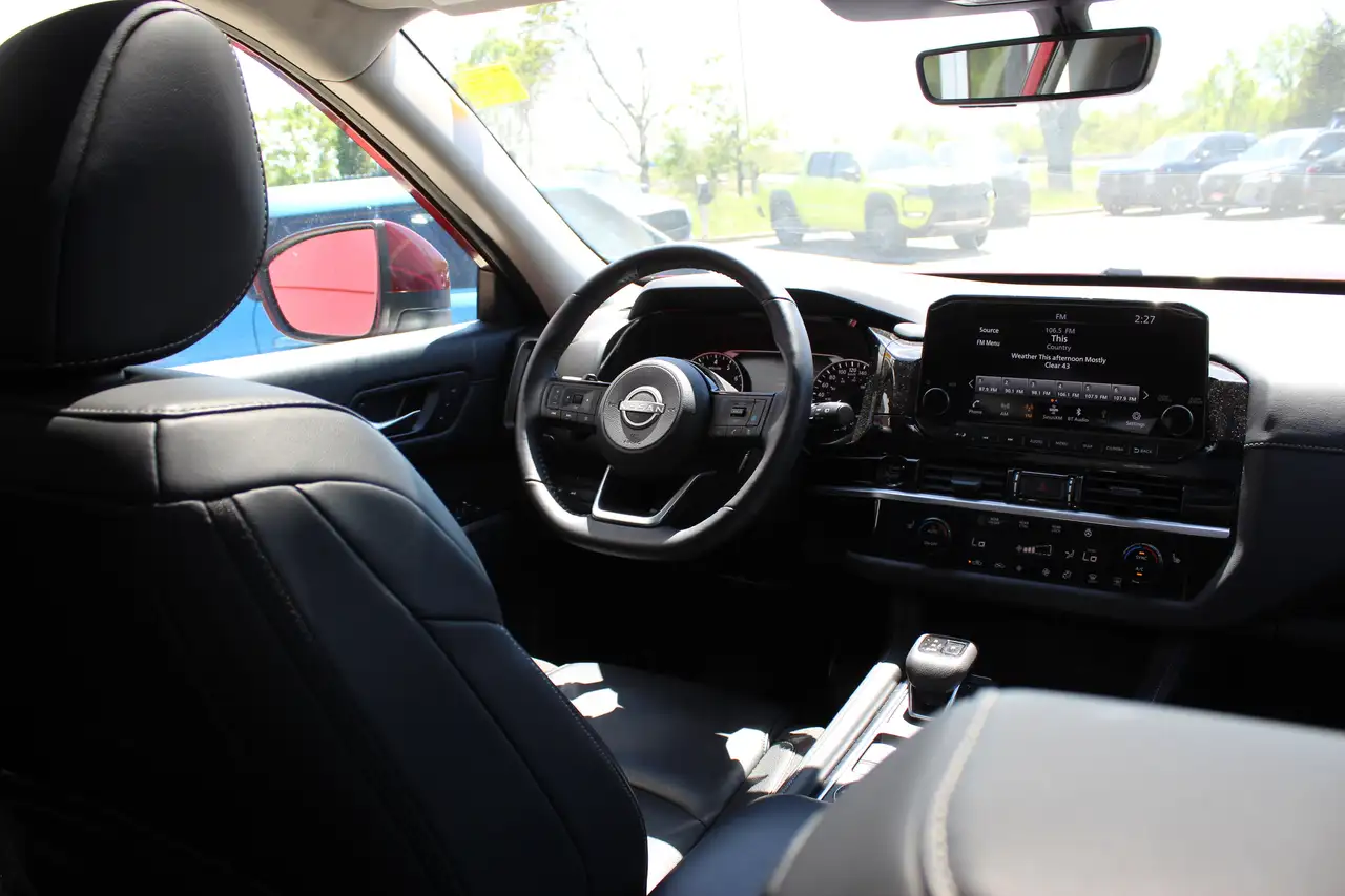 Nissan Pathfinder снимка Nissan Pathfinder