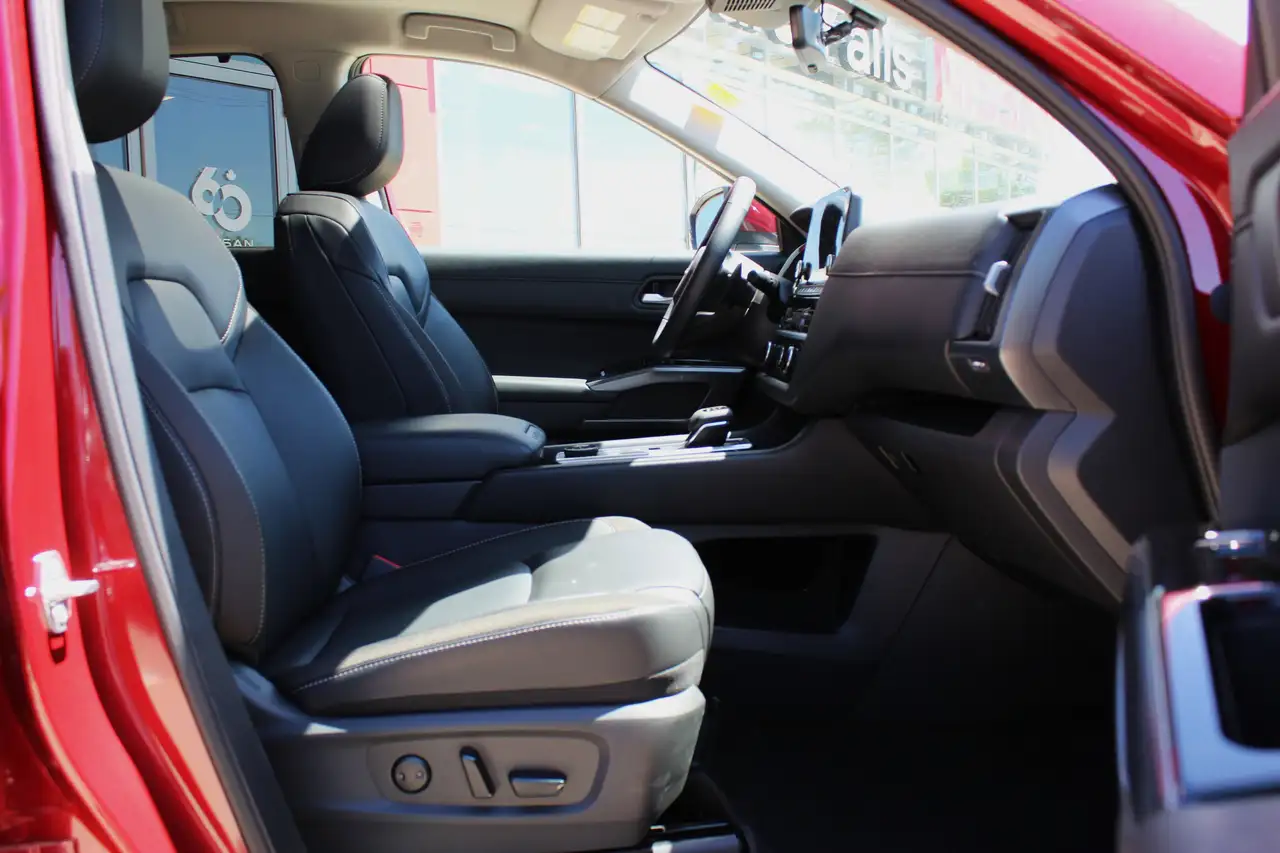 Nissan Pathfinder снимка Nissan Pathfinder