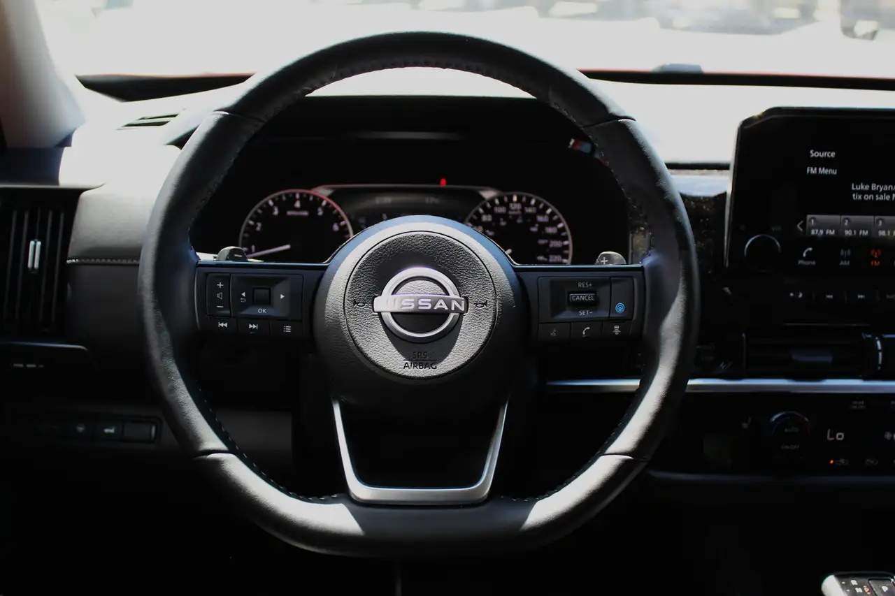 Nissan Pathfinder снимка Nissan Pathfinder