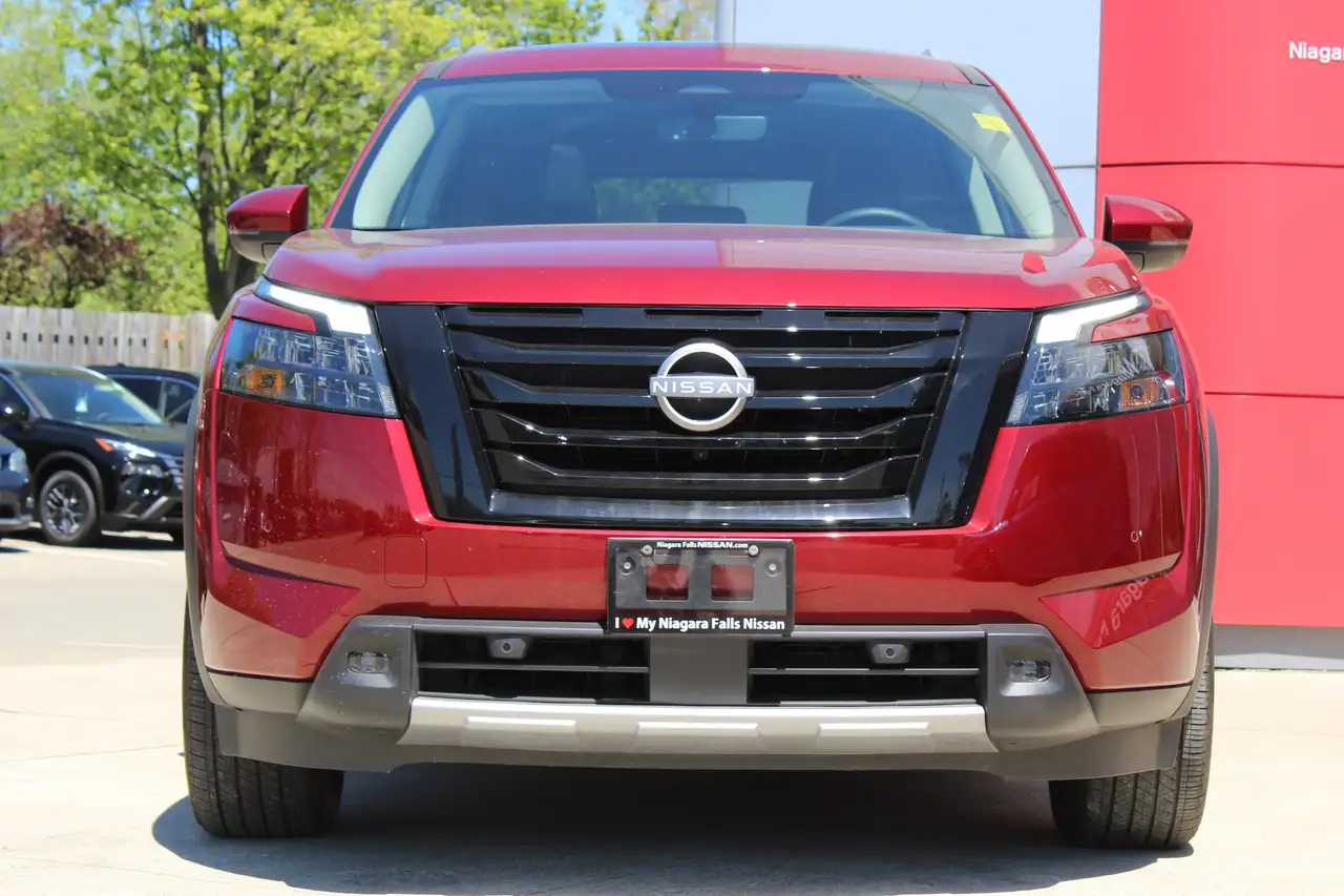 Nissan Pathfinder снимка Nissan Pathfinder