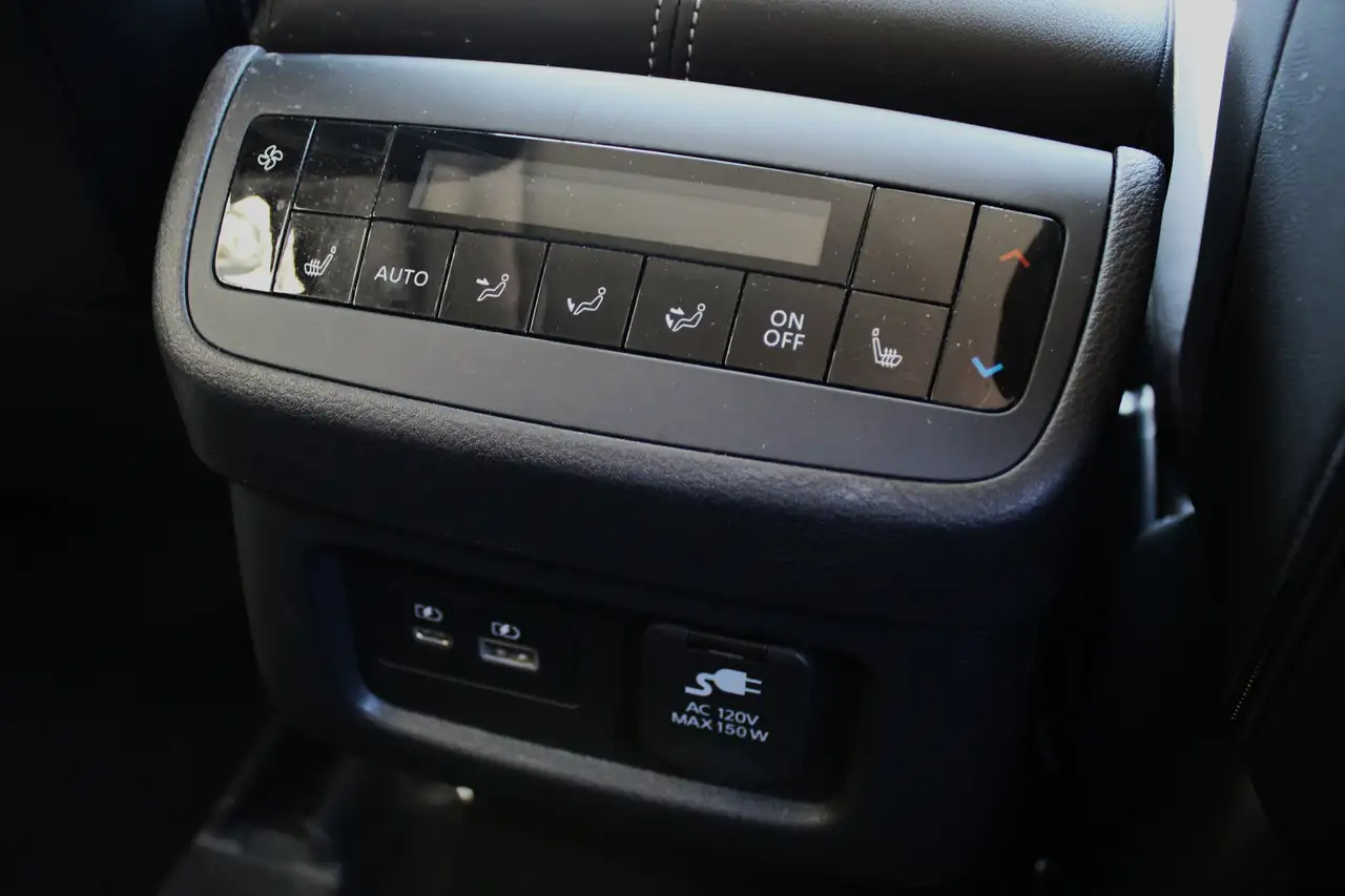 Nissan Pathfinder снимка Nissan Pathfinder