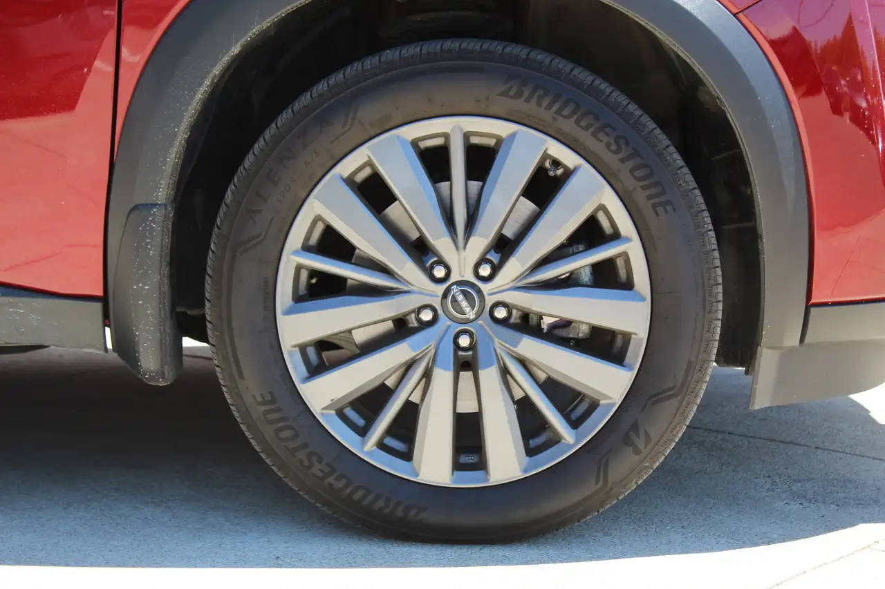 Nissan Pathfinder снимка Nissan Pathfinder