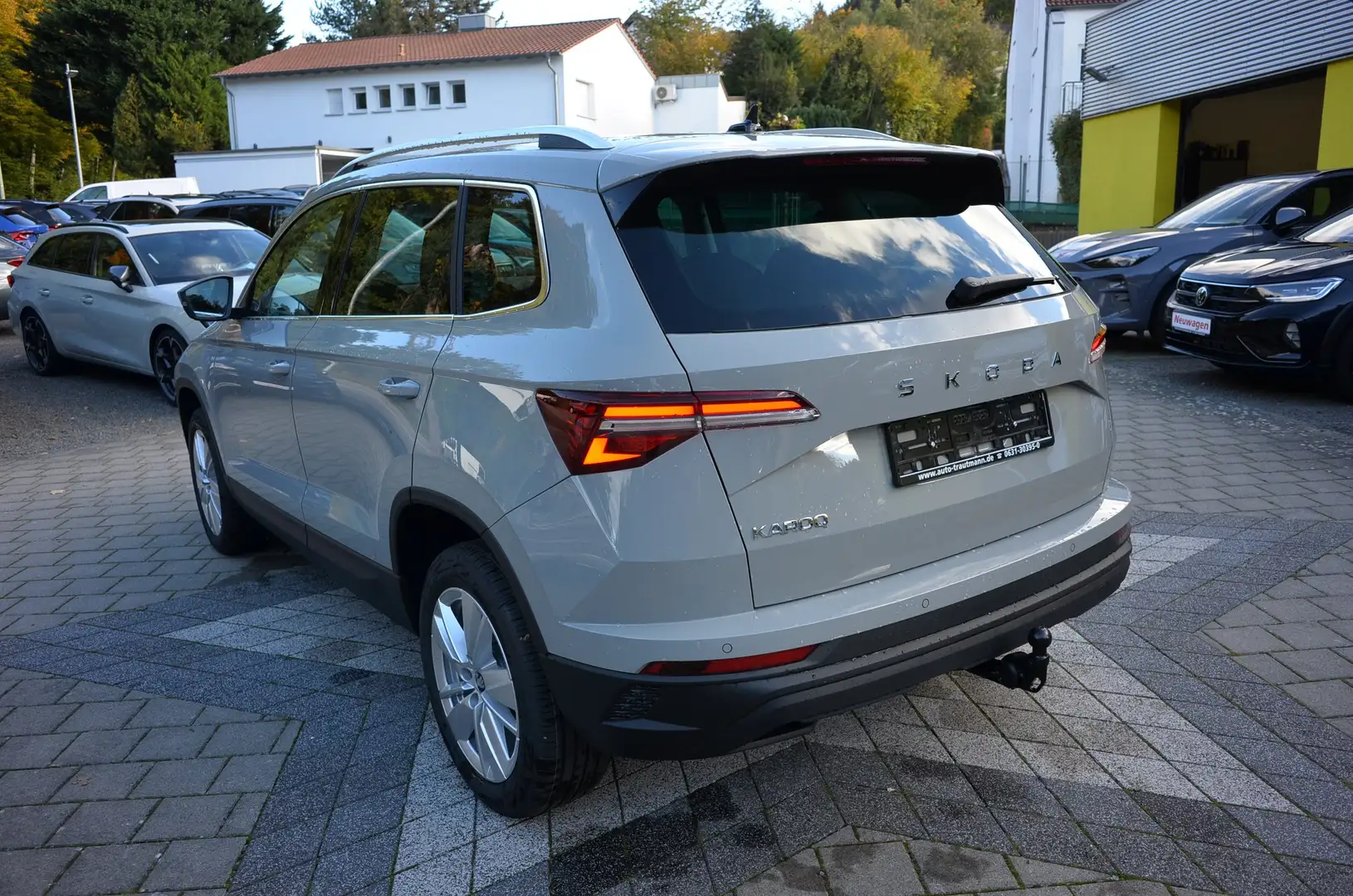 Skoda Karoq 1.5 TSI 5JG+AHK+NAVI+SHZ+HEIZWSS+eHECKKL Grau - 2
