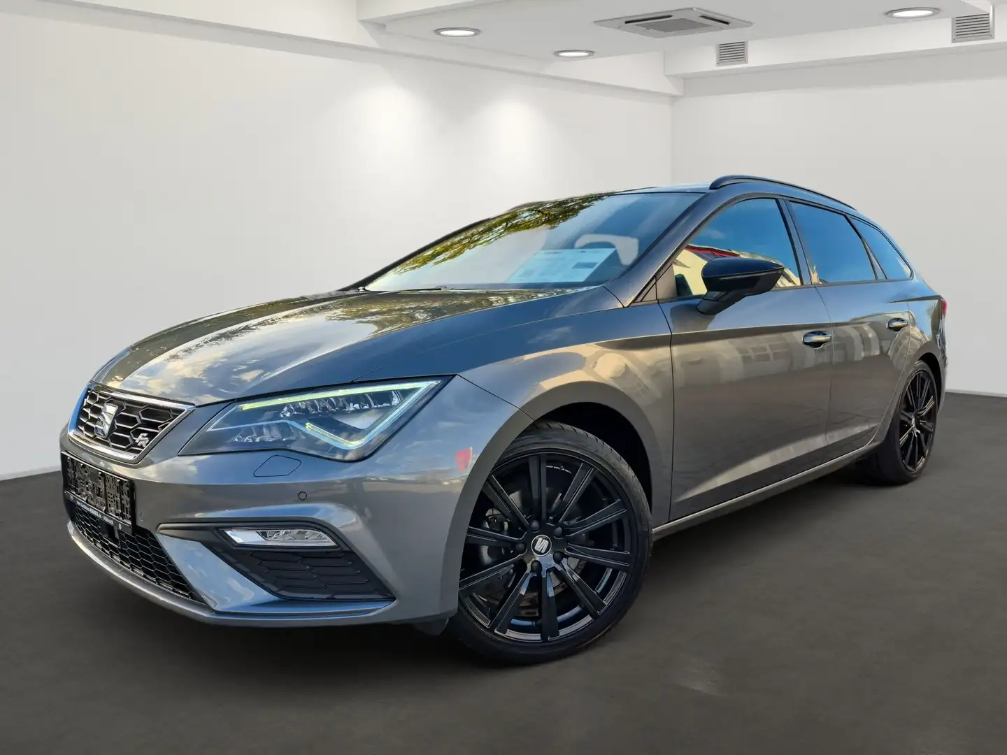 SEAT Leon ST FR 1.5TDI DSG AHK+KAMERA+ACC+LED+NAVI+APP+18 AL Grau - 2