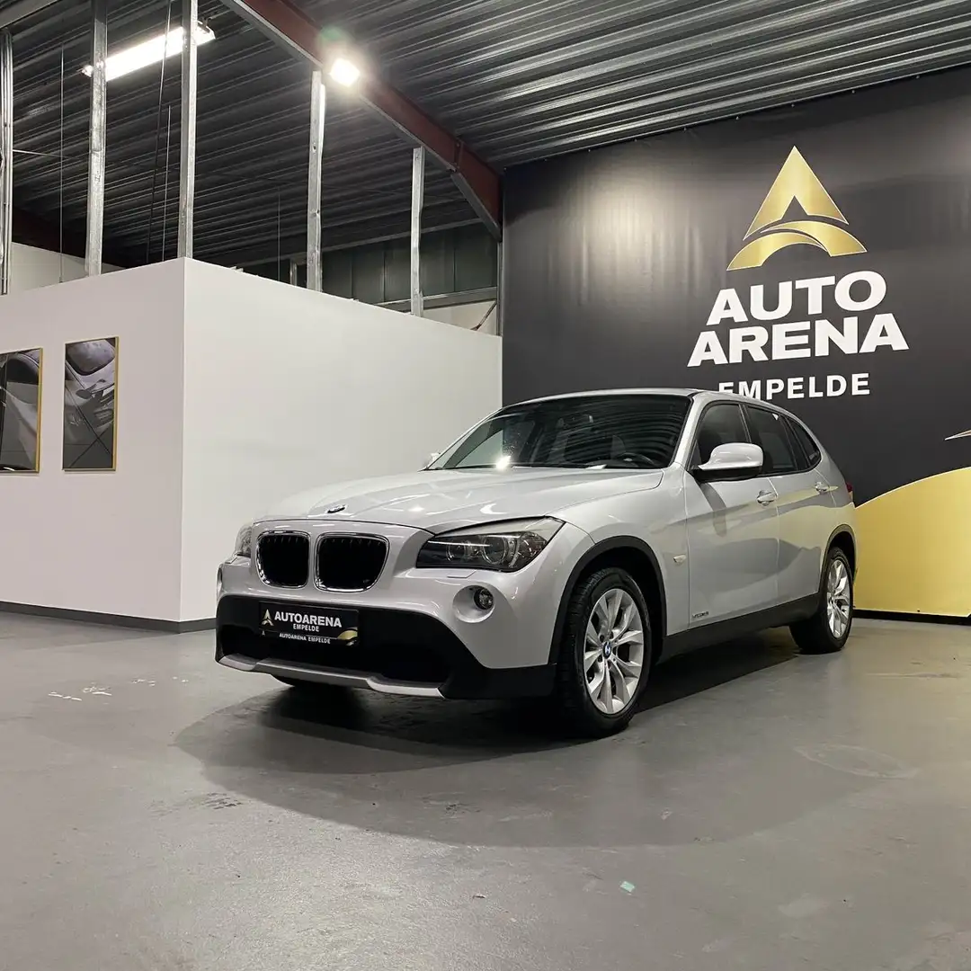 BMW X1 18 i sDrive Aut.*Bi-Xenon*Klima*PDC*Sitzh. Silber - 1