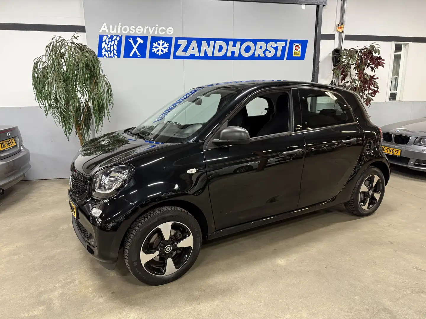 smart forFour 1.0 Turbo Passion Zwart - 1