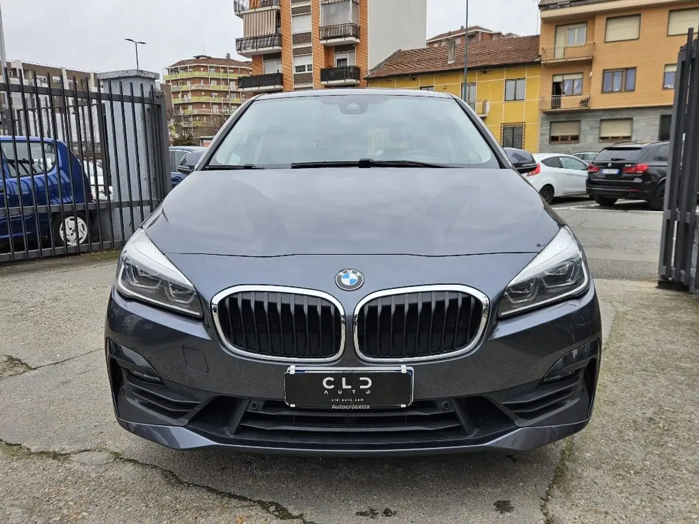 BMW 218 d Active Tourer Luxury Grau - 2