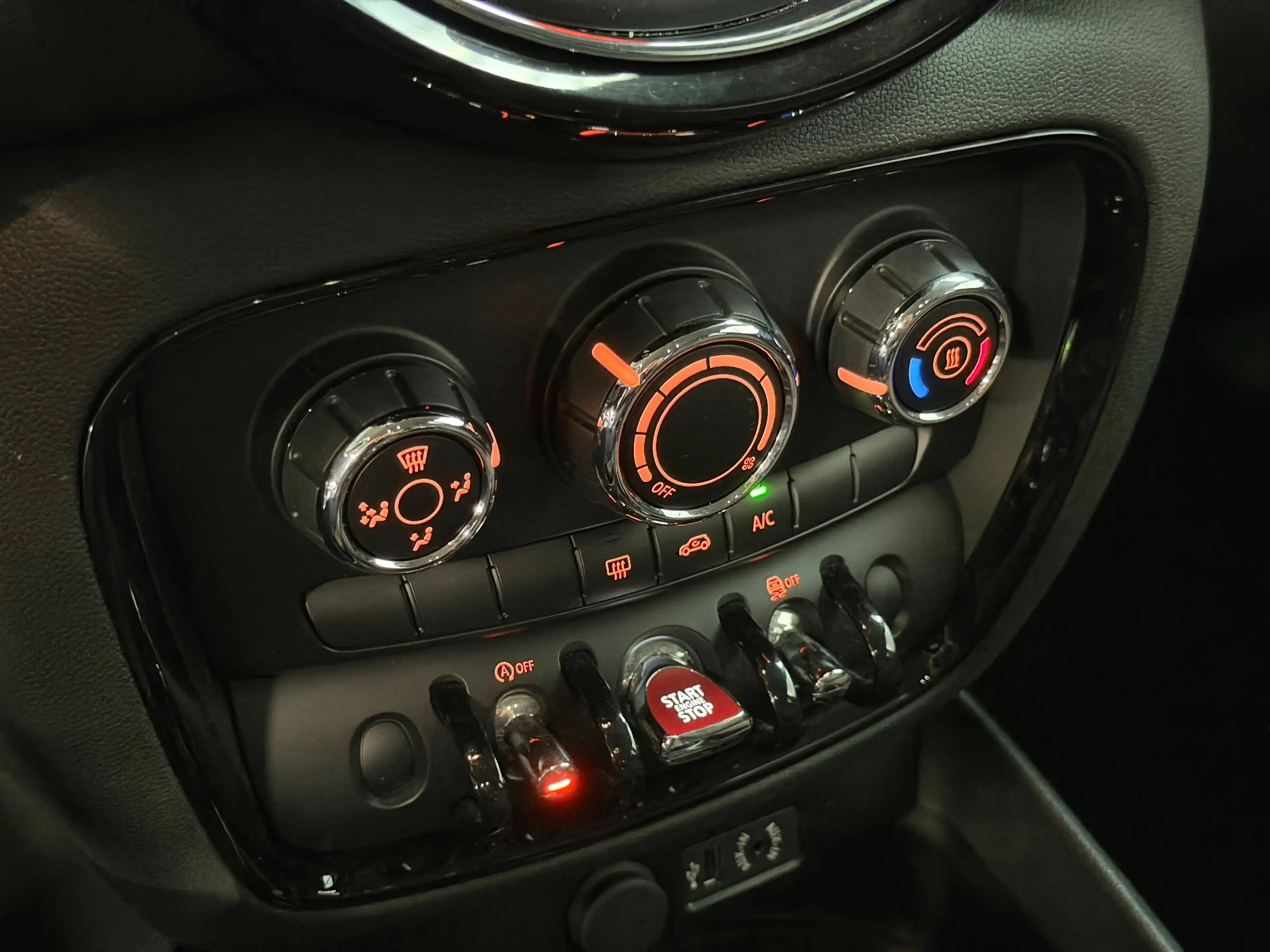 MINI Cooper Clubman 1.5 Business AIRCO/NAVI/CRUISE/PDC/ISOFIX/MULTIMED — photo 19