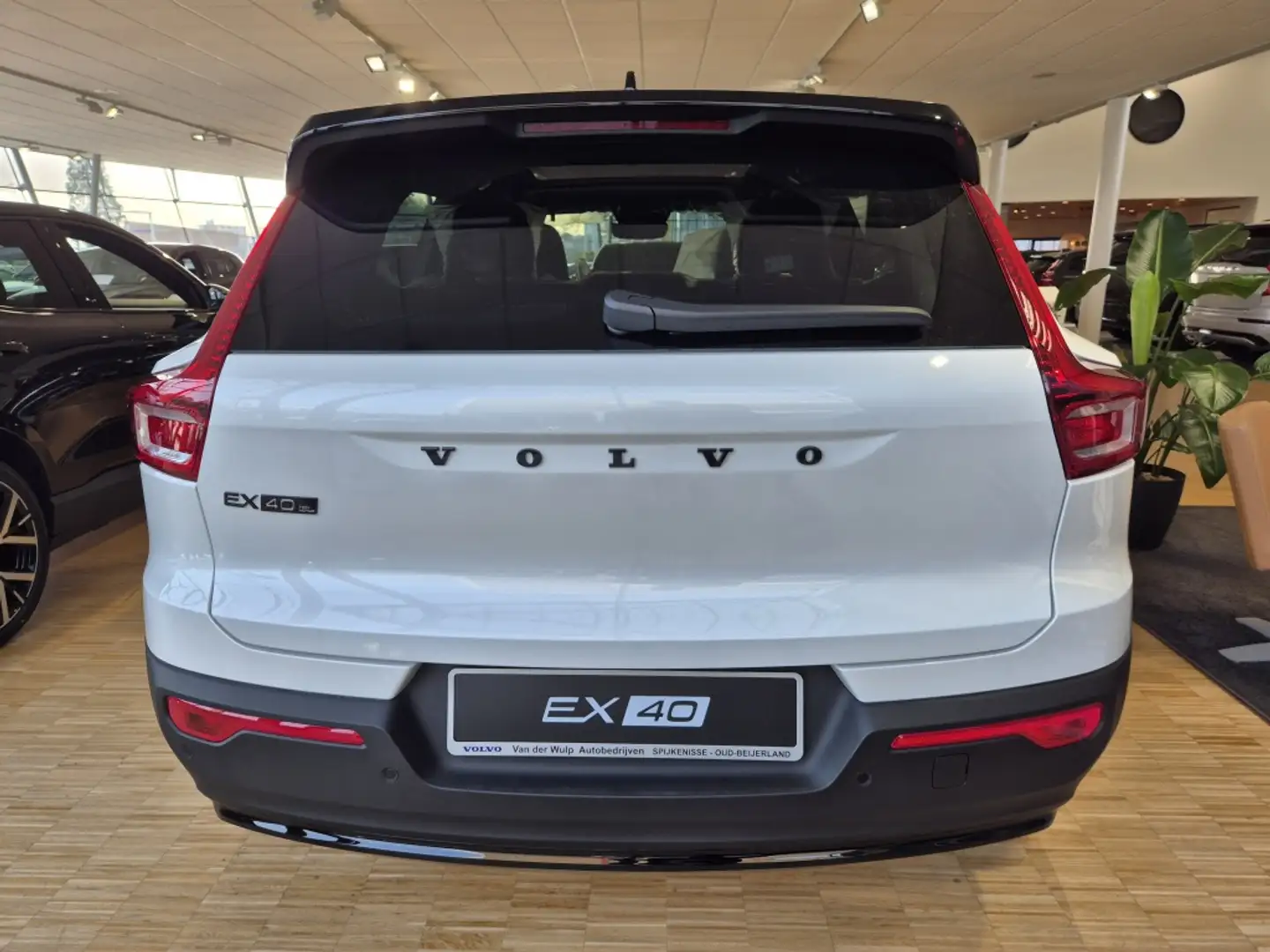 Volvo EX40 Twin Motor AWD 408PK/82kWh Ultra Black Edition | 3 Zwart - 2