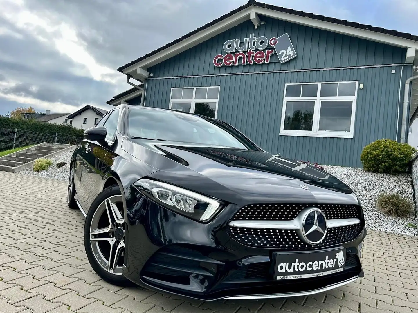Mercedes-Benz A 200 AMG°HeadUp°Memory°Kamera°LED°ACC Schwarz - 1