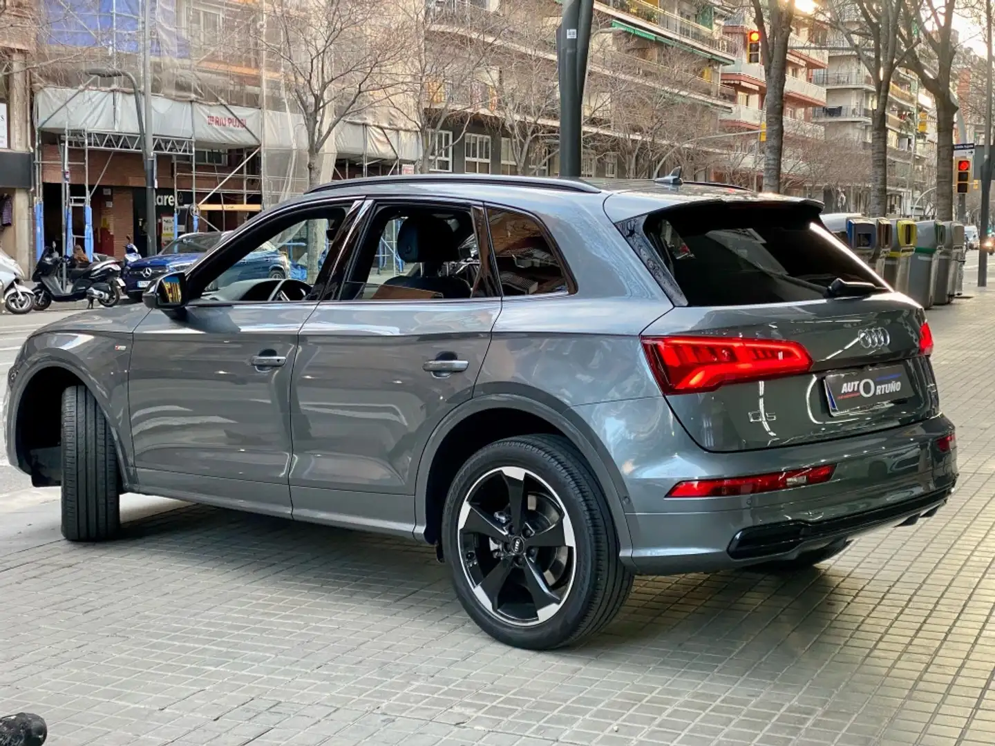 Audi Q5 40 TDI Black line quattro-ultra S tronic 140kW Grau - 2