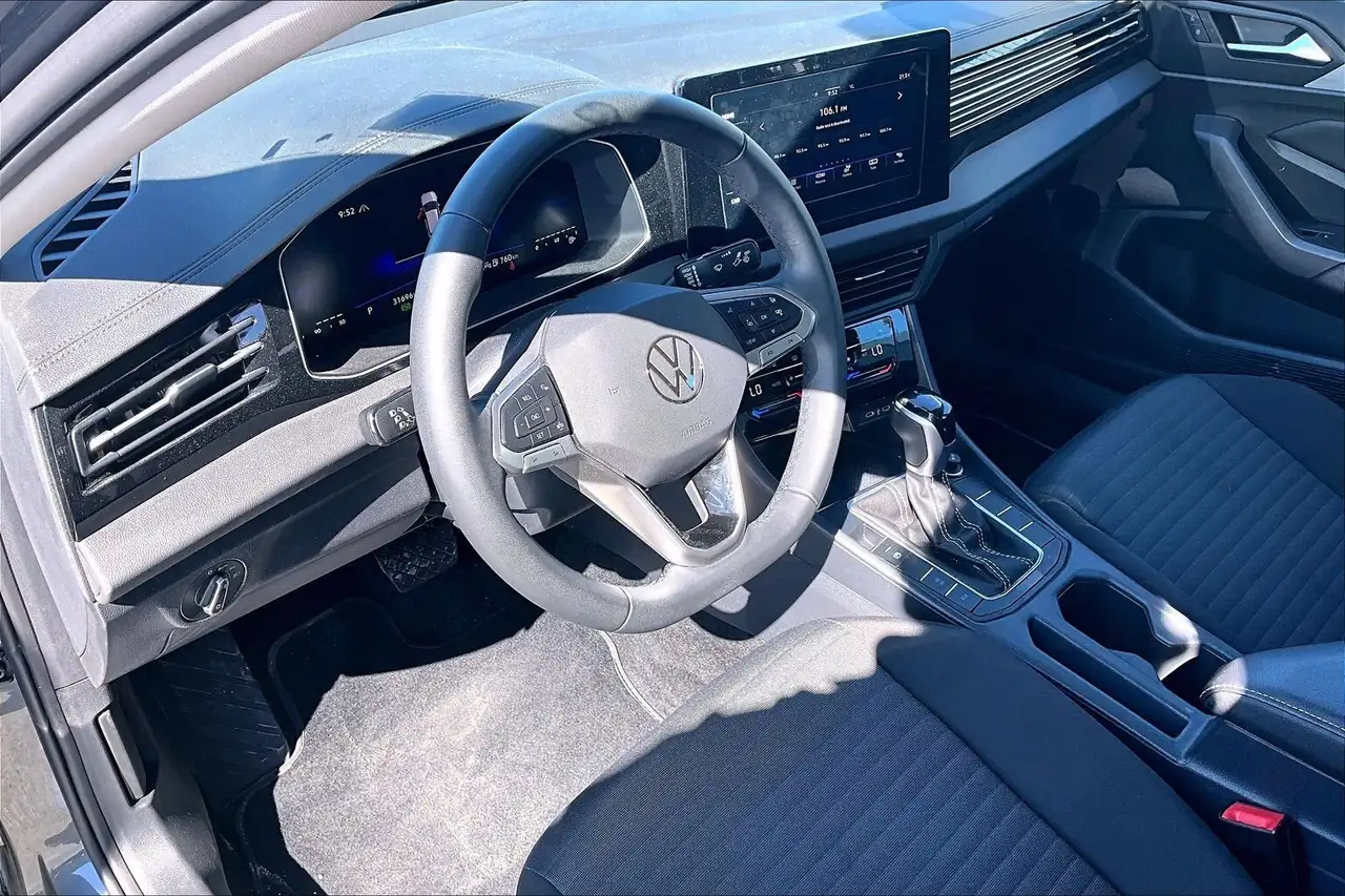 Volkswagen Jetta снимка Volkswagen Jetta