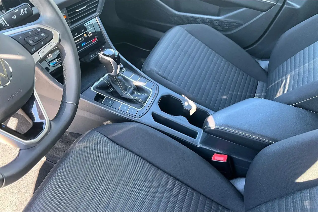 Volkswagen Jetta снимка Volkswagen Jetta