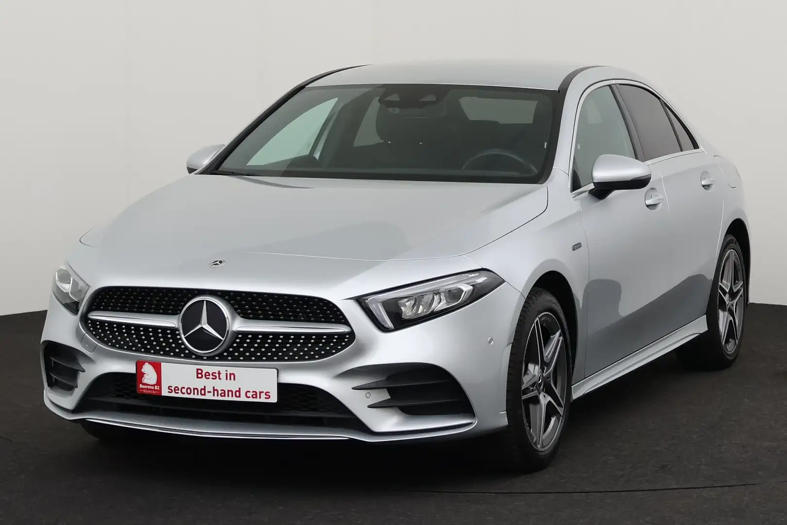 Mercedes-Benz A 250 e iA PHEV AMG- LINE + GPS + LEDER/ALCANTARA + CAM Zilver - 1