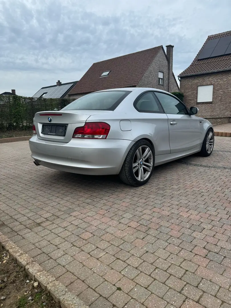 BMW 118 118d Coupe Aut. Zilver - 2