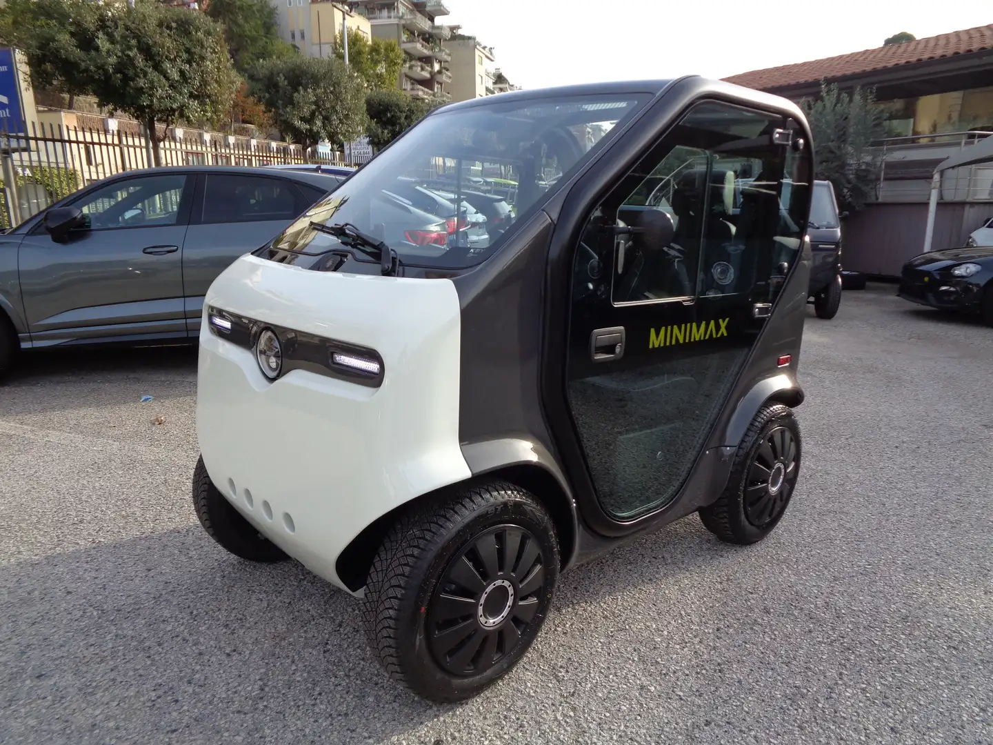 Tazzari EV MINIMAX L6 Gri - 1